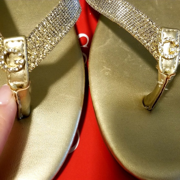 Guess Gold Sandals - Picture 4 of 4
